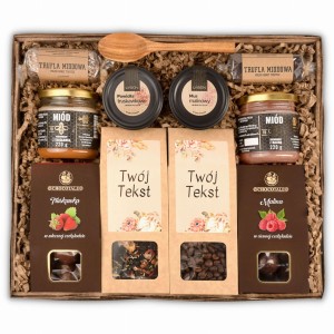 Kosz prezentowy personalizowany prezent z herbatą, kawą i słodyczami. Podziękowanie dla rodziców.