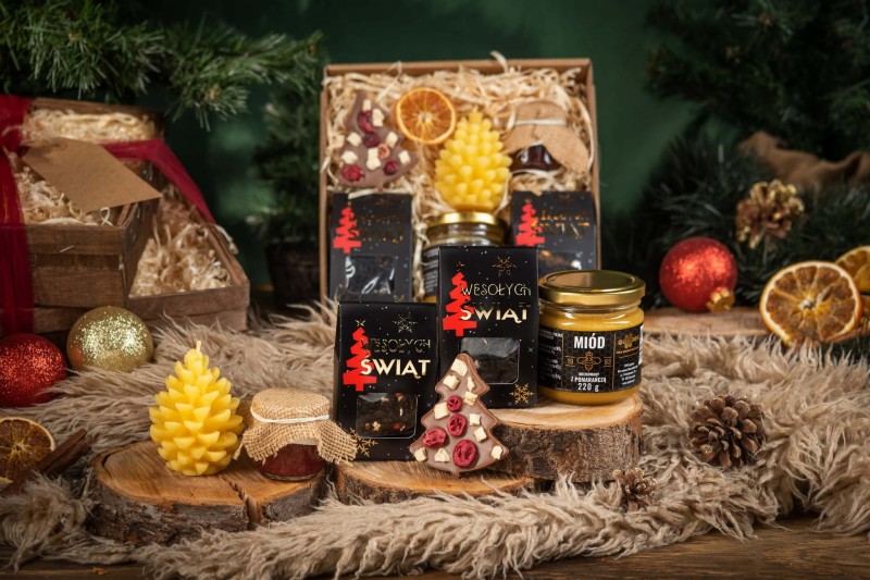 Świąteczny kosz prezentowy 4 (2).jpg