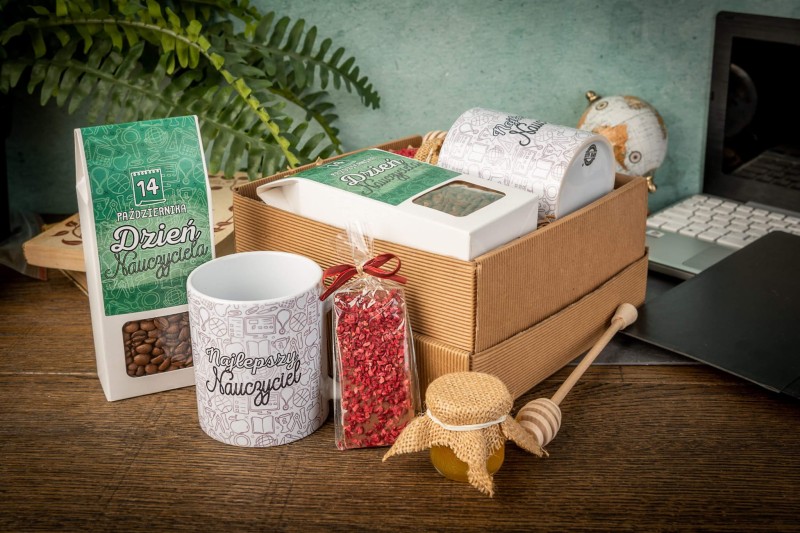 zestaw prezentowy z kubkiem na dzień nauczyciela (3).JPG