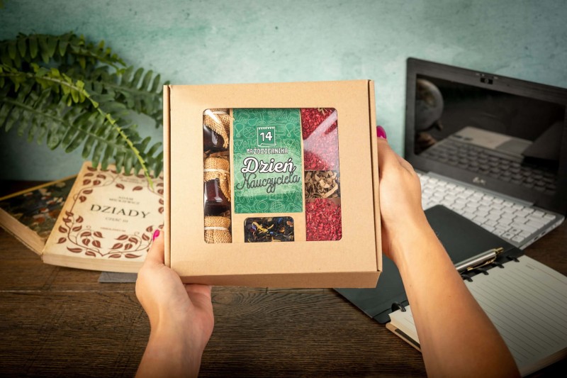 prezent na dzień nauczyciela (1).JPG