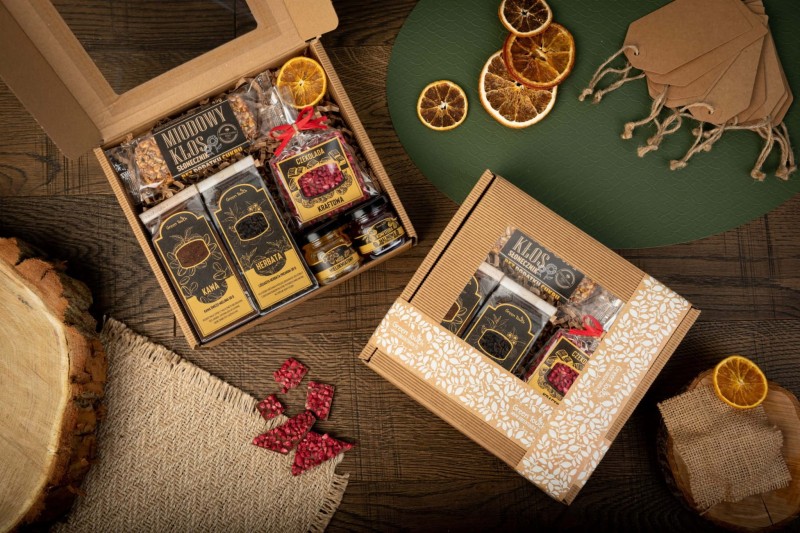 Zestaw pudelko prezentowe upominek herbata kawa syrop czekolada migdaly w czekoladzie green touch (3).jpg