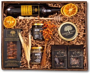 Kosz prezentowy herbaty syrop wiśniowy miody konfitura ciastka wiśniowe