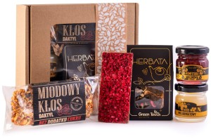 Zestaw prezentowy herbata miód konfitura malinowa czekolada baton miodowy 