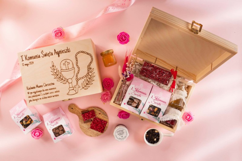 podziekowanie pierwsza komunia prezent skrzynka z grawerunkiem (10).jpg