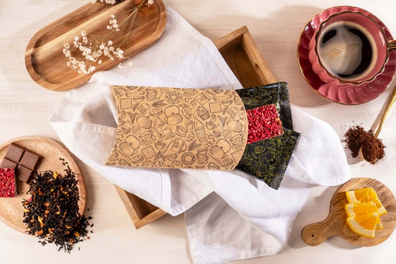 pudelko box upominek z herbata i czekolada pillow gift by Green Touch (4).jpg