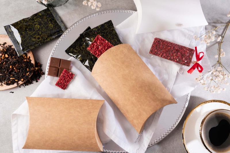 Box prezentowy prezent dla firm zestaw herbata kawa czekolada prezent upominek Pillow Gift (13).jpg