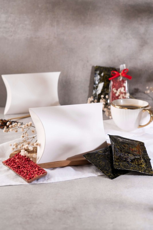 Box prezentowy prezent dla firm zestaw herbata kawa czekolada prezent upominek Pillow Gift (17).jpg