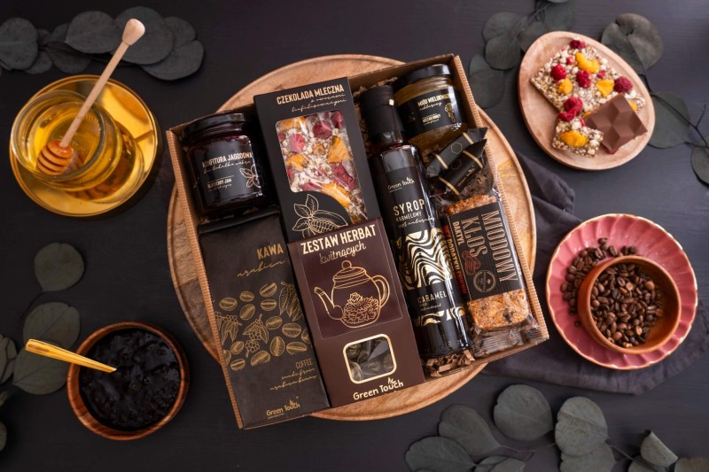 Zestaw kosz prezentowy herbata kawa miod syrop czekolada konfitura premium (2).jpg