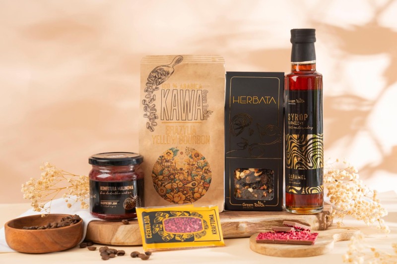 Zestaw prezentowy herbata kawa syrop karmelowy konfitura malinowa czekolada (4).jpg
