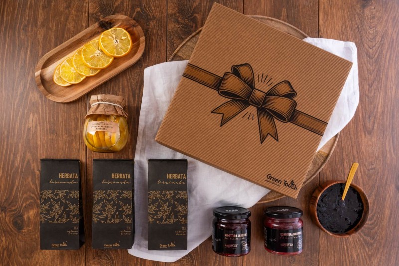 Zestaw prezentowy kosz zestaw herbat konfitury malinowa jagoodowa cytryny (3).jpg