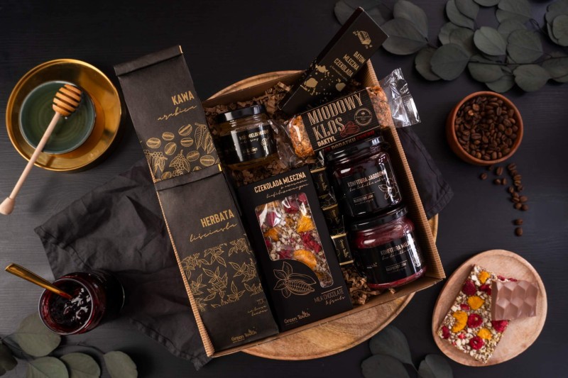 Zestaw prezentowy duzy kosz herbata kawa slodycze kraftowe konfitury miod (2).jpg