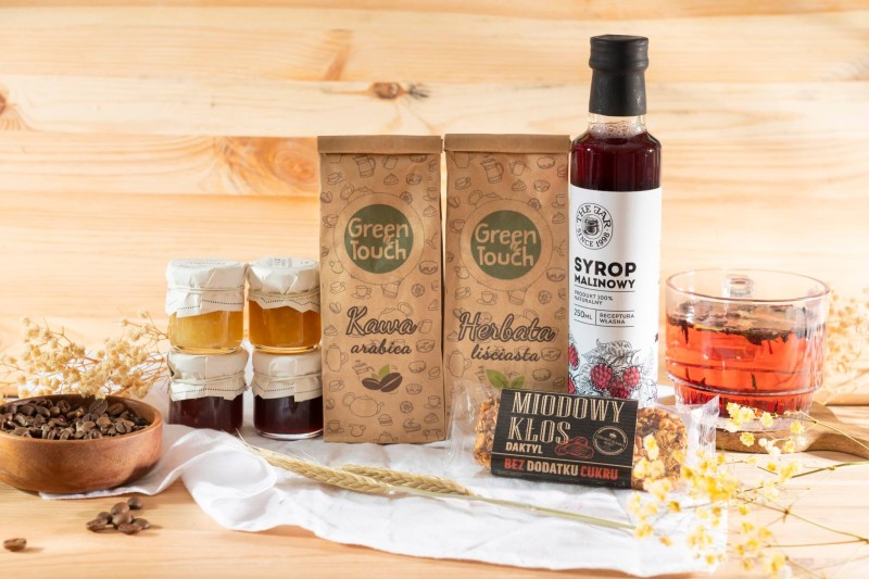 Kosz prezentowy prezent zestaw herbata kawa syrop konfitury baton polski (1).jpg