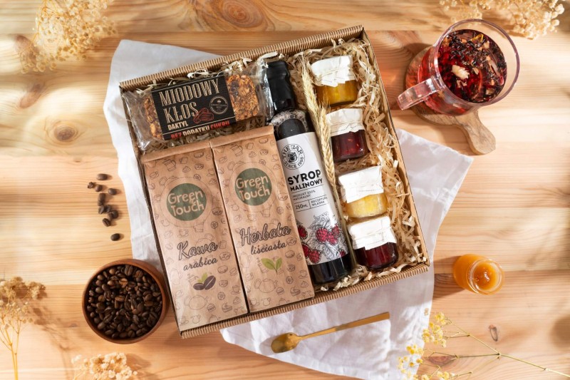 Kosz prezentowy prezent zestaw herbata kawa syrop konfitury baton polski (7).jpg