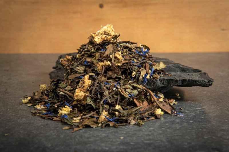 Biała Słodycz 50 g herbata biała liściasta z ananasem, miechunką i marakują (1).jpeg