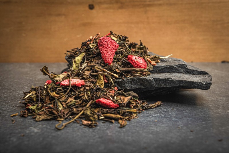 Herbata biała liściasta TRUSKAWKOWA 50 g PAI MU TAN TRUSKAWKA LIOFILIZOWANA (2).jpeg