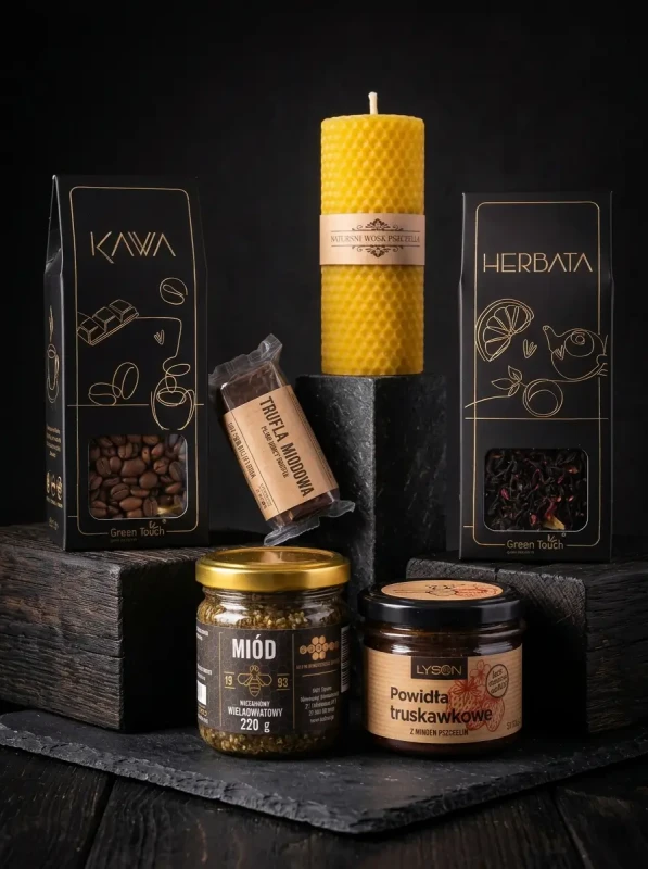 Elegancki kosz prezentowy herbata kawa miód świeca powidła gotowy upominek premium (2).webp