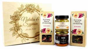 Zestaw herbat w skrzynce grawerowanej z miodem i przecierem pomarańczowym