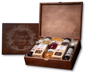 Skrzynka prezentowa zestaw herbat i przetworów z grawerunkiem