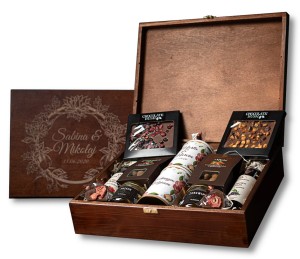 Skrzynka prezentowa zestaw herbata, kawa, czekolady z grawerunkiem