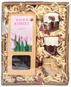 Mały kosz prezentowy upominek z herbatą i konfiturkami