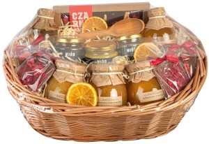 Wiklinowy kosz prezentowy zestaw miodów słodyczy jasny