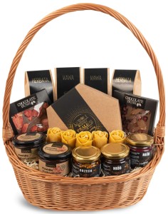 Duży wyszukany kosz prezentowy wiklinowy z produktami premium