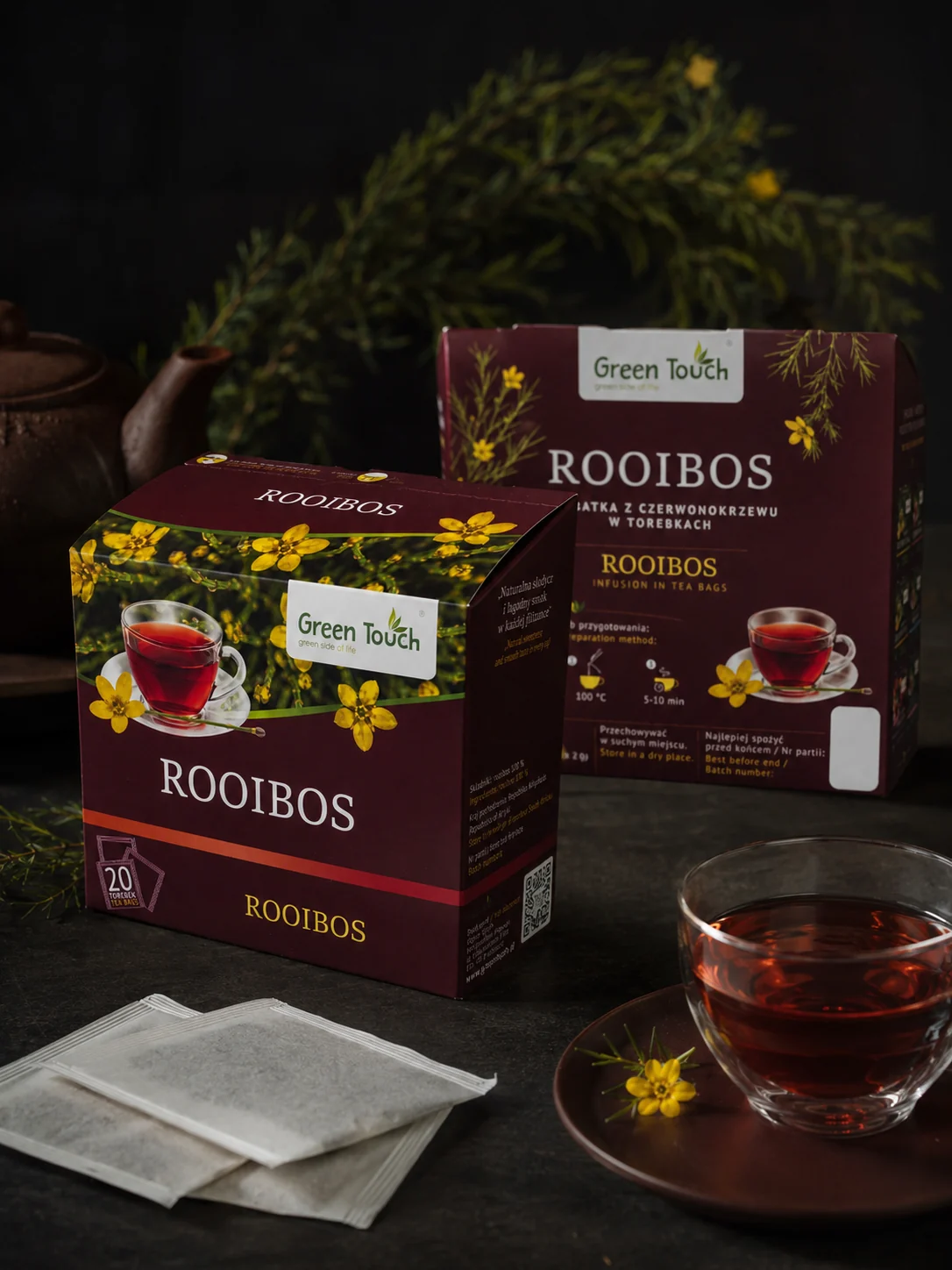Green Touch - opakowanie Rooibos z przodu i z tyłu, filtry i szklanka naparu.