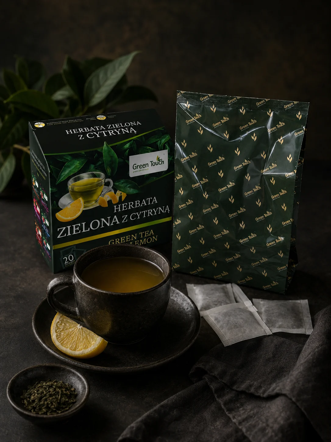 Green Touch Zielona z cytryną z workiem wewnętrznym, filiżanką, cytryną i filtrami.