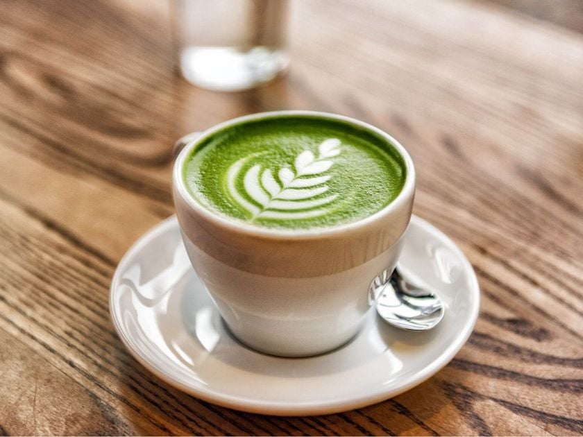 Czy matcha jest zdrowa? Sprawdzamy fakty o najmodniejszej herbacie świata